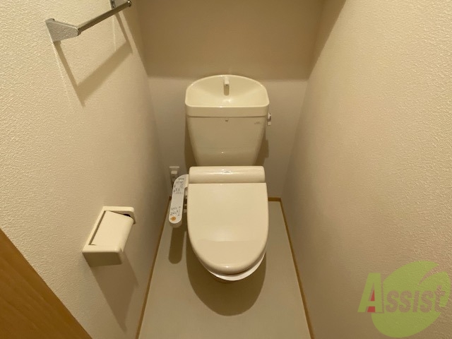 トイレ　トイレはウォシュレット付きなので嬉しいですね。