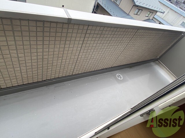 バルコニー　バルコニーは天気の良い日には洗濯物も良く乾きそうですね。