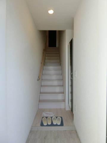 玄関　イメージ202号室の写真（反転あり）