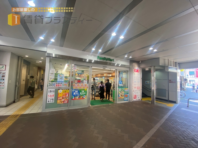 コンビニ　ファミリーマート（コンビニ）まで670m