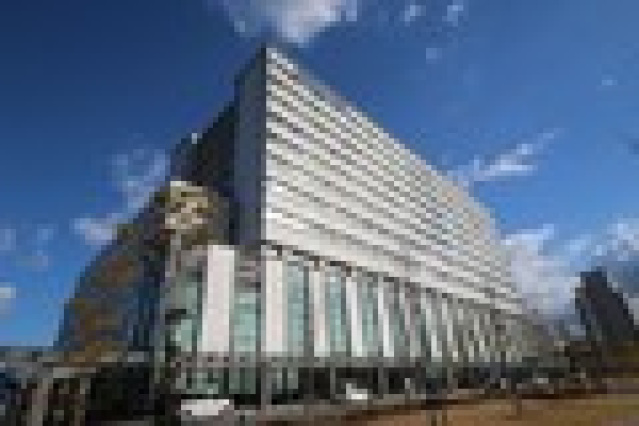 病院　愛媛県立中央病院（病院）まで400m