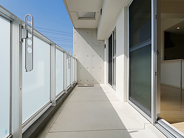 バルコニー　陽当たり良好なバルコニーです