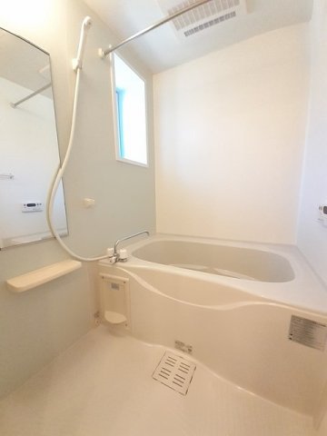 バス・シャワールーム　落ち着いた空間のお風呂です