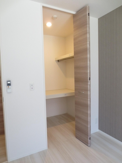 収納　１０２　ウォークインクローゼット