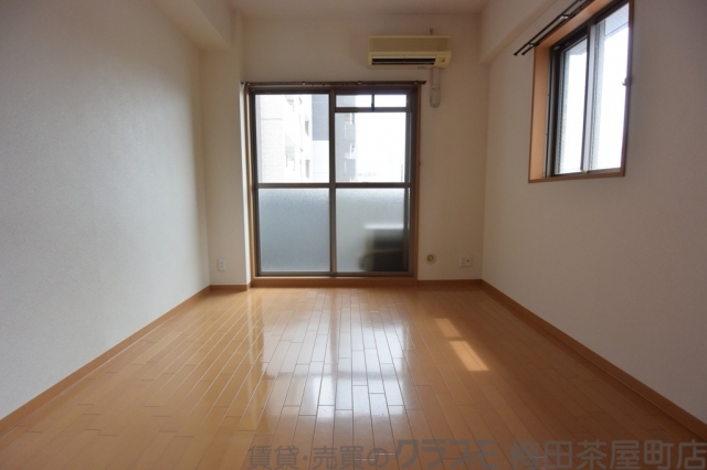 居室・リビング　室内