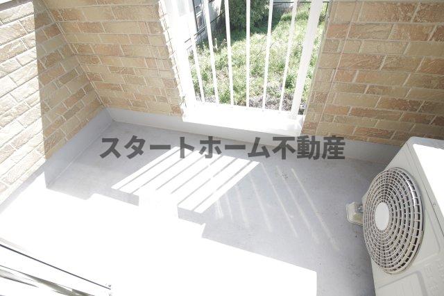 バルコニー　外からの目が気にならないバルコニーで洗濯物が干せます