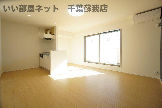 居室・リビング　こちらのリビングで趣味の時間をお楽しみください