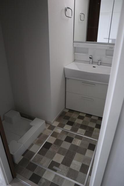 洗面設備　反転タイプの写真となります。