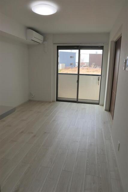 居室・リビング　反転タイプの写真となります。