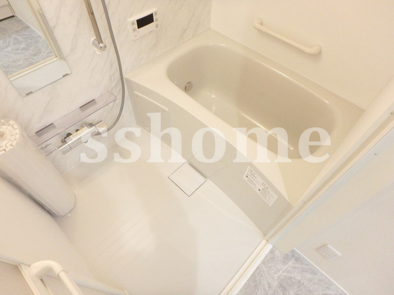 バス・シャワールーム　清潔感のある浴槽