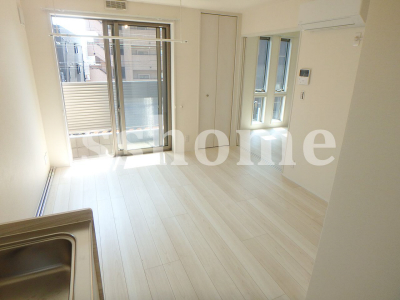 居室・リビング　明るい室内