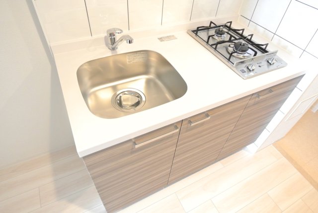 キッチン　図面写真は反転タイプになりますので、図面写真はイメージとなり