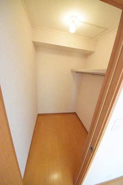 収納　★非常に大きなウォークインクローゼット★