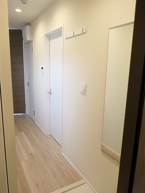 玄関　姿見付き