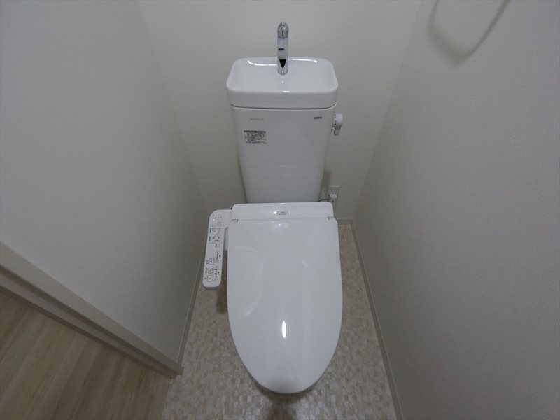 トイレ　温水洗浄暖房便座付トイレ