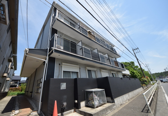 建物外観　～青い空っ、白い雲っ～