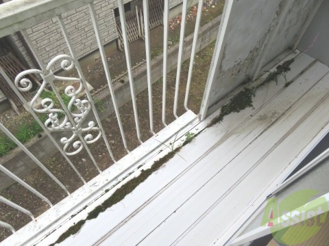 バルコニー　バルコニーは洗濯物の他にお布団も干せそうですね。