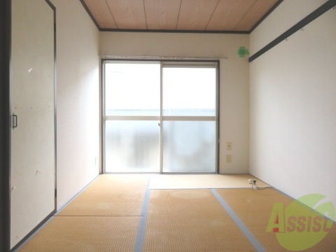 居室・リビング　程よく明かりの入る、南東向きのお部屋です。