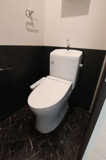 トイレ　温水洗浄便座