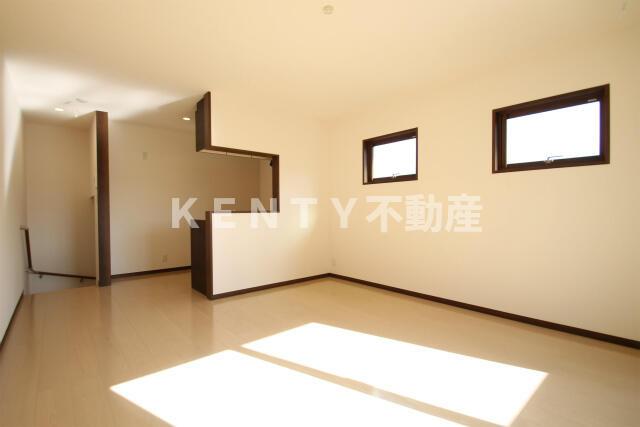 居室・リビング　リビング　約１２．８帖