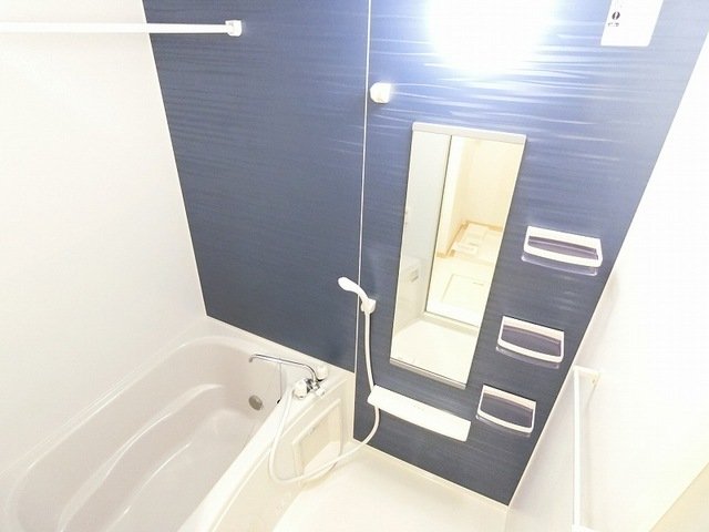 バス・シャワールーム　コンパクトで使いやすいお風呂です