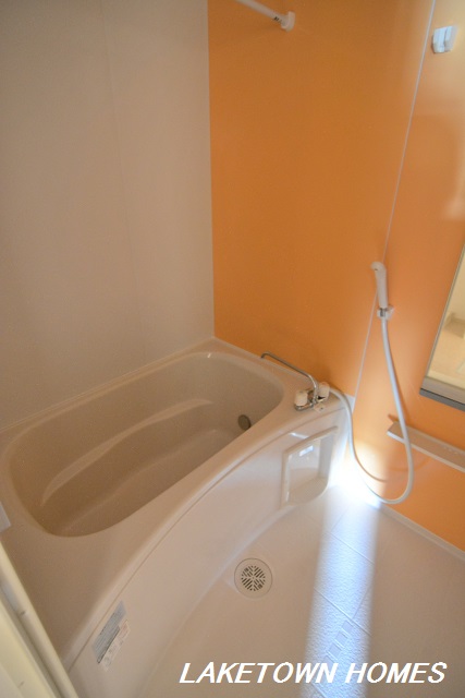 バス・シャワールーム　追い焚き＆浴室乾燥機付の浴室です。