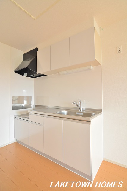 キッチン　上部にも収納のあるキッチンです。