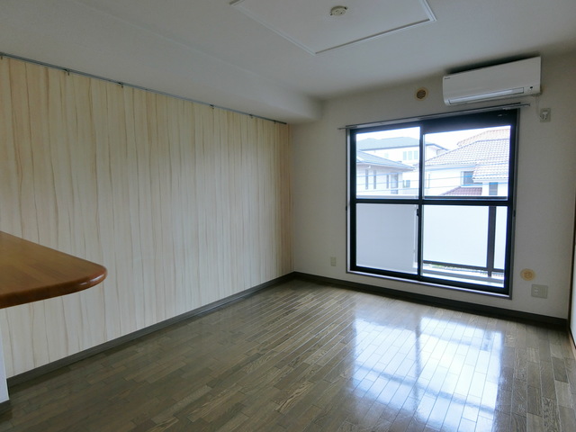 居室・リビング　アクセントクロスがおしゃれ♪