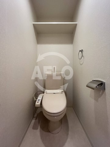 トイレ　ジュネーゼグラン弁天町　温水洗浄便座