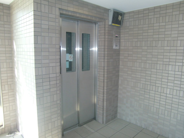 エントランス　エレベーター