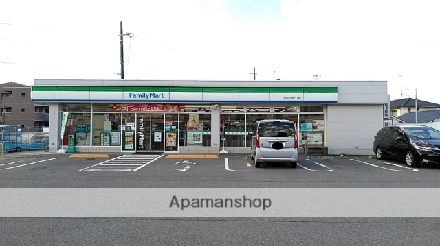 コンビニ　ファミリーマート（コンビニ）まで766m