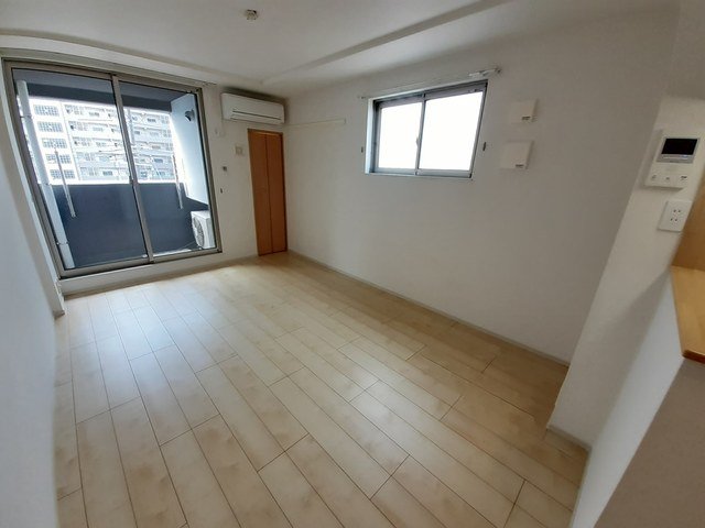 居室・リビング　内装は落ち着いています