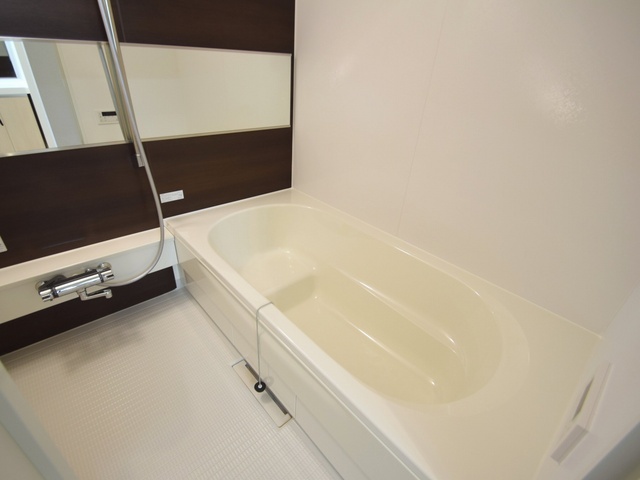 バス・シャワールーム　便利な追い炊き機能、浴室乾燥機付き☆