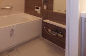 バス・シャワールーム　コンパクトで使いやすいお風呂です