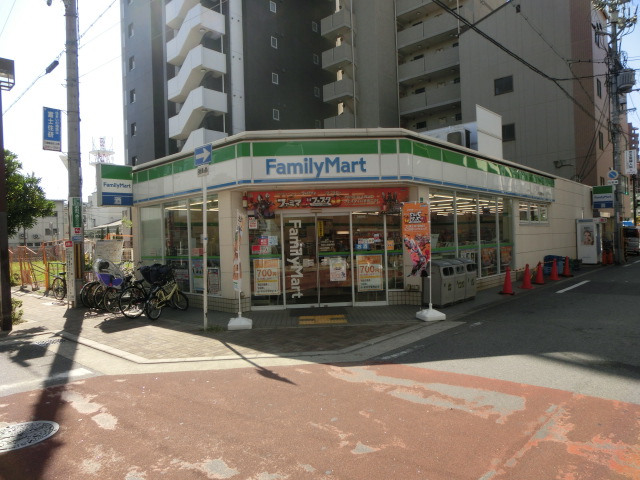 コンビニ　ファミリーマート（コンビニ）まで550m