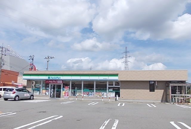 コンビニ　ファミリーマート（コンビニ）まで1200m