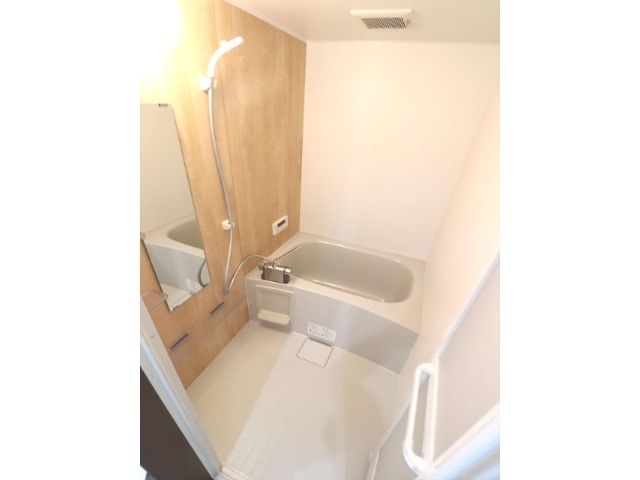 バス・シャワールーム　清潔感のあるバスルーム