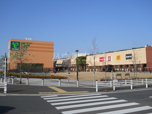 ショッピングセンター　リーフウォーク稲沢（ショッピングセンター）まで750m