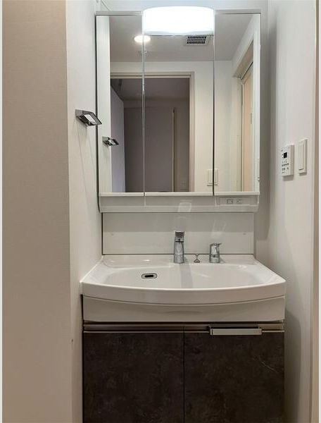 洗面設備　画像と現状が異なる場合は現状優先となります。