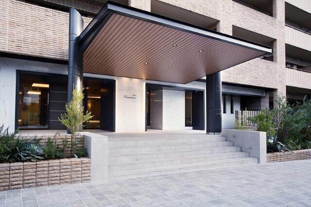 エントランス　落ち着いたエントランスです