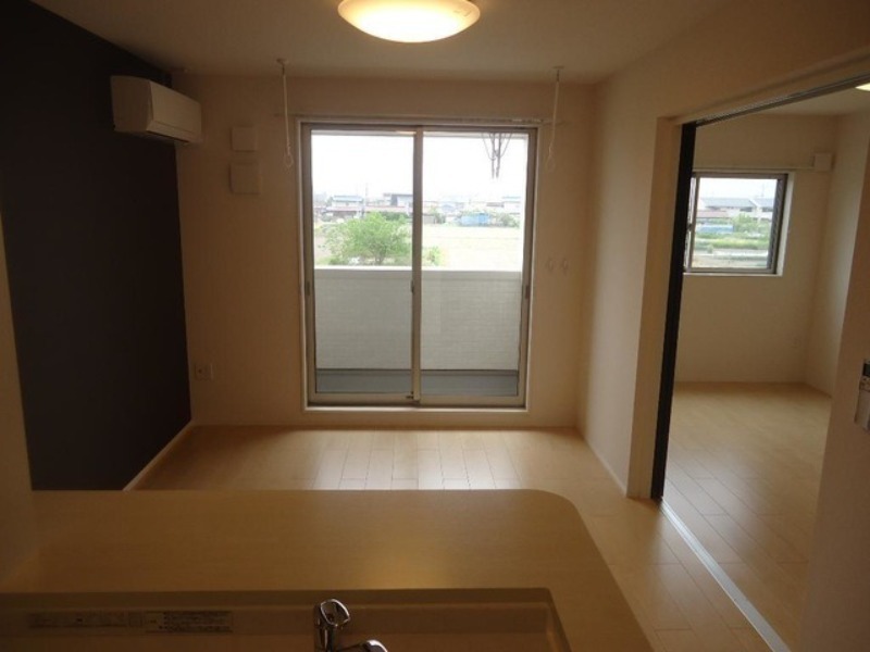 居室・リビング　図面と現状に相違がある場合には現状を優先