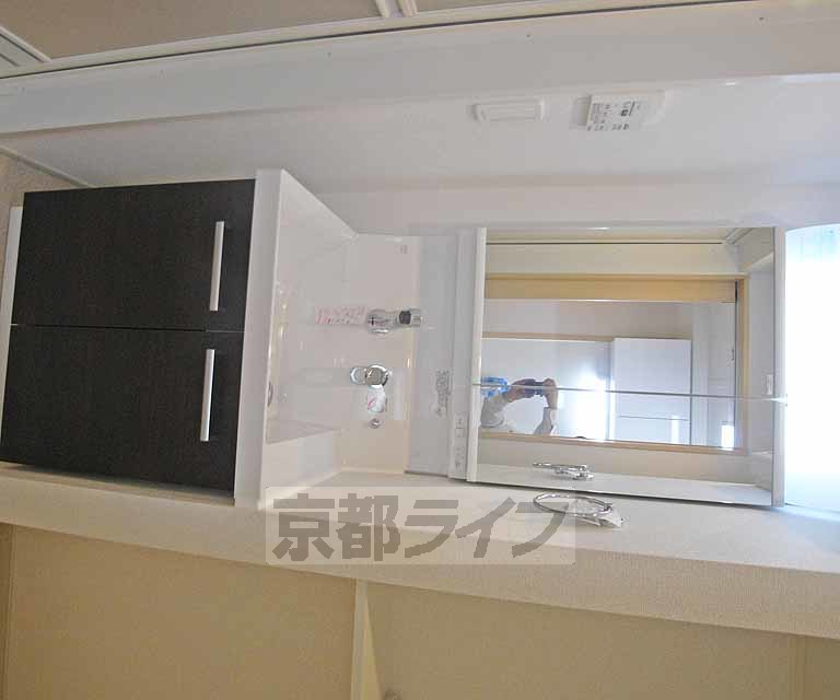 洗面設備　綺麗な洗面台です。