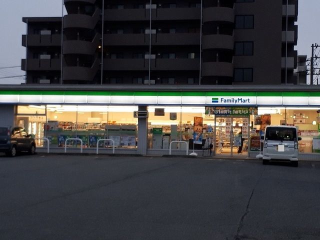 コンビニ　ファミリーマート相模原淵野辺本（コンビニ）まで350m