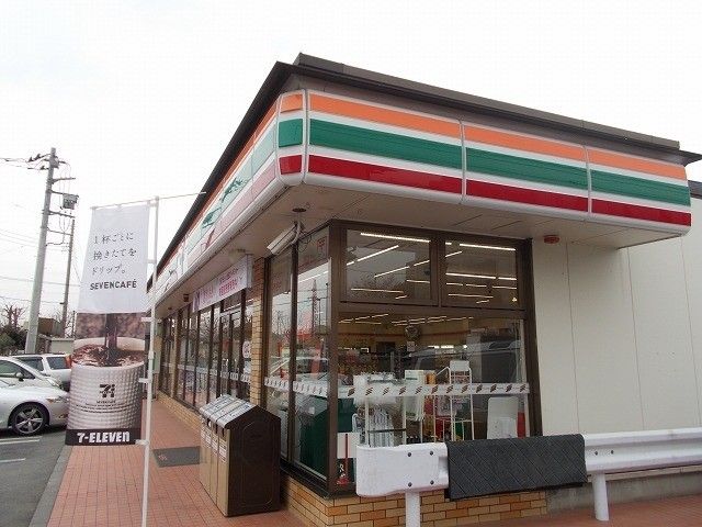 コンビニ　セブンイレブン荒牧（コンビニ）まで800m