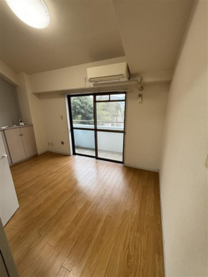 居室・リビング　※別部屋の写真です