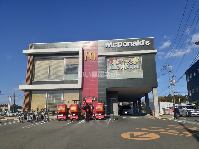 飲食店　マクドナルド 健軍店（飲食店）まで671m