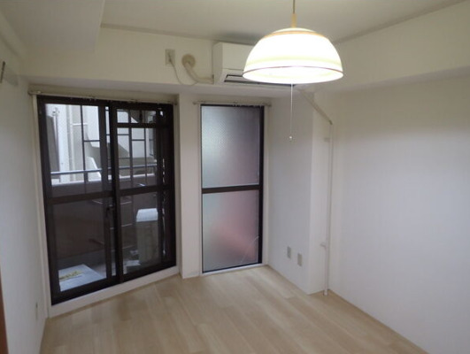 居室・リビング　同マンションの別のお部屋の写真です。