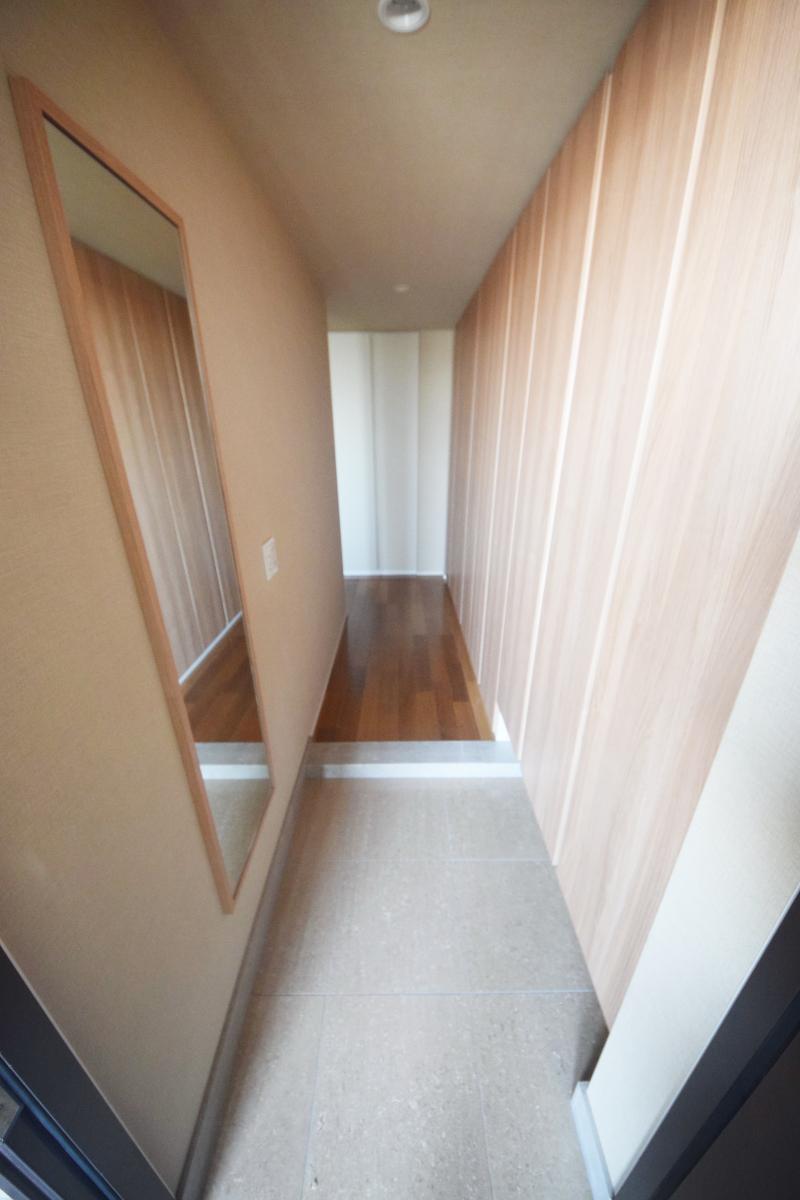 玄関　※写真は別部屋のもの