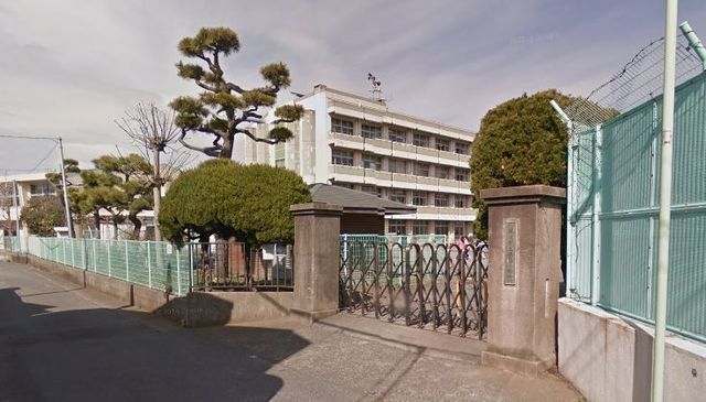 小学校　藤沢市立鵠沼小学校（小学校）まで821m