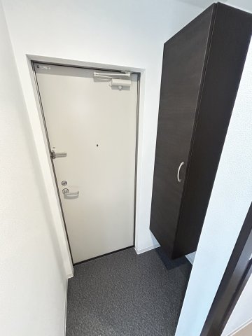 玄関　102号室参照